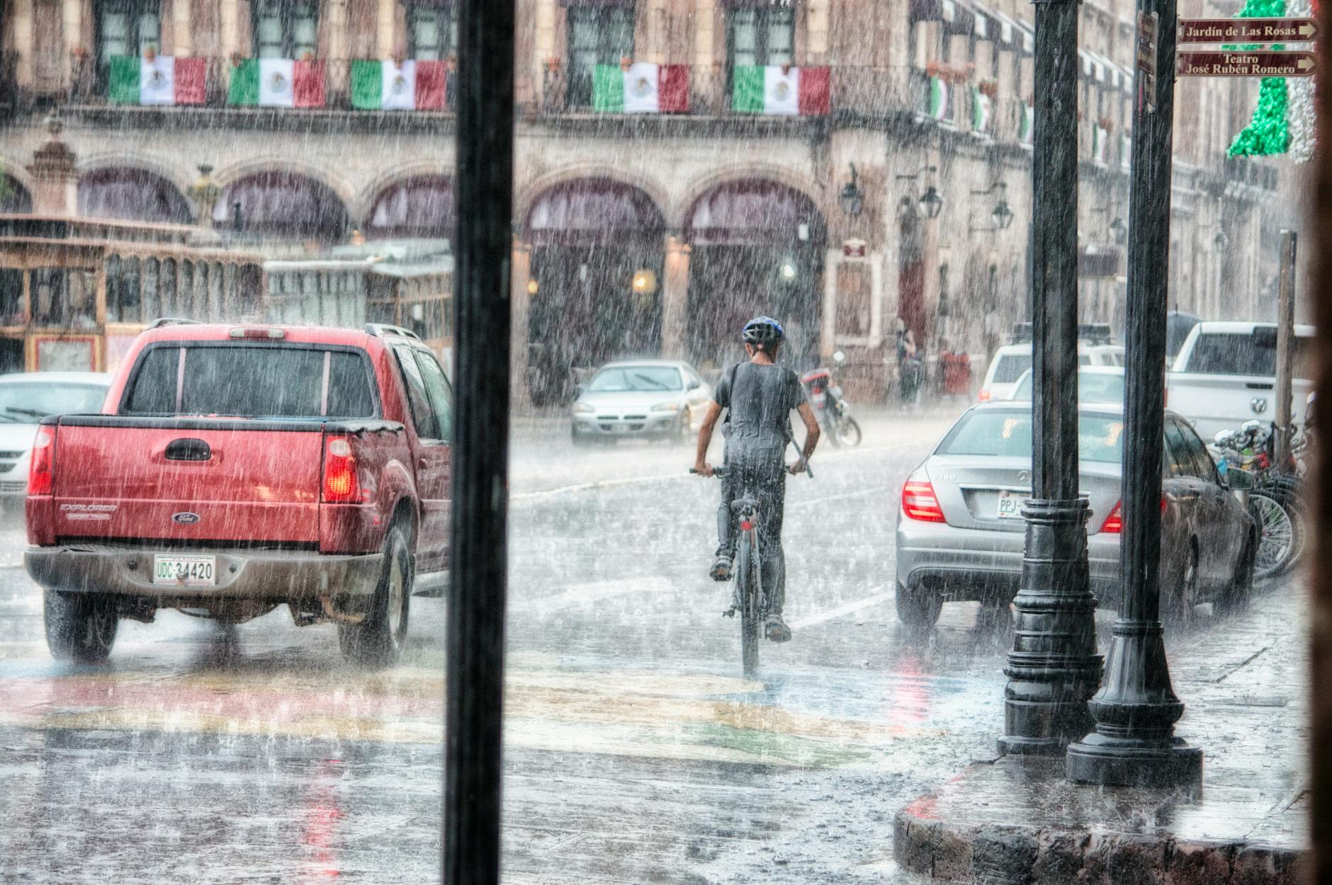 Frente frío atípico en abril genera lluvias y tormentas fuera de temporada en México