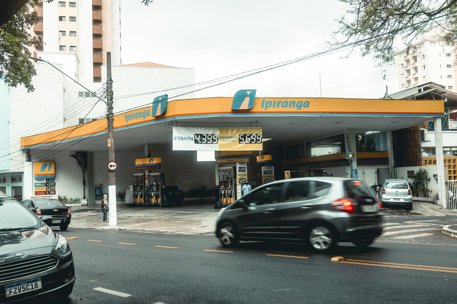 Gobiernos latinoamericanos implementan medidas urgentes contra crisis de combustibles