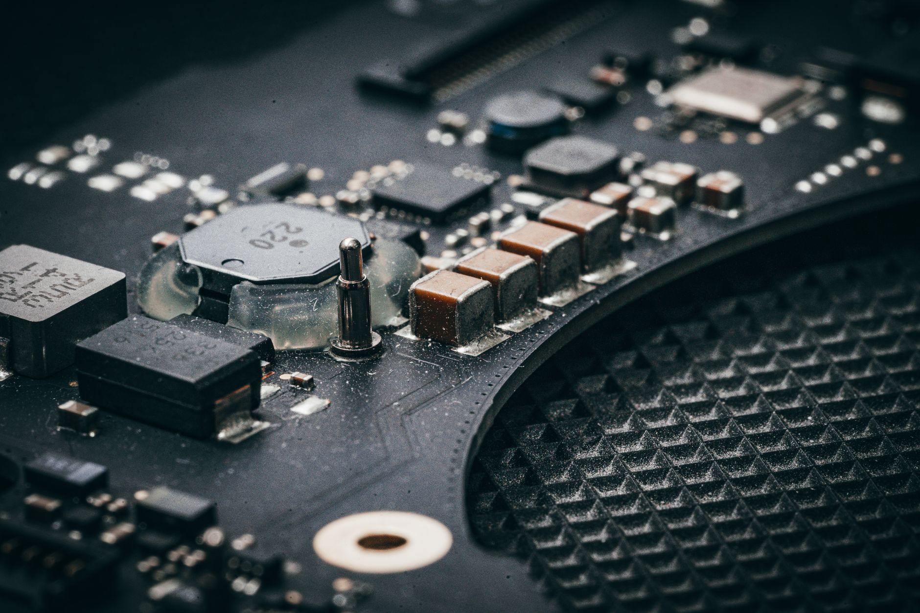 La guerra invisible: cómo los conflictos geopolíticos fragmentan las cadenas de semiconductores europeas