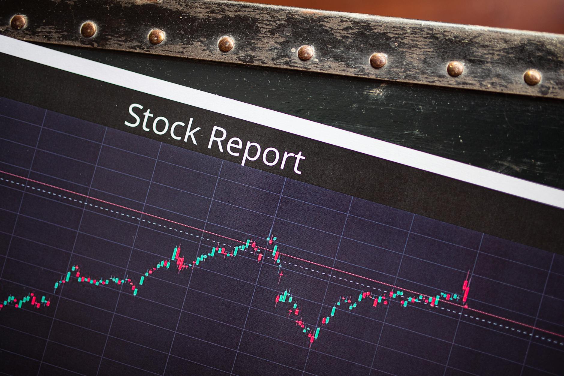 Mercados globales tambalean por tensiones geopolíticas y crisis crediticia