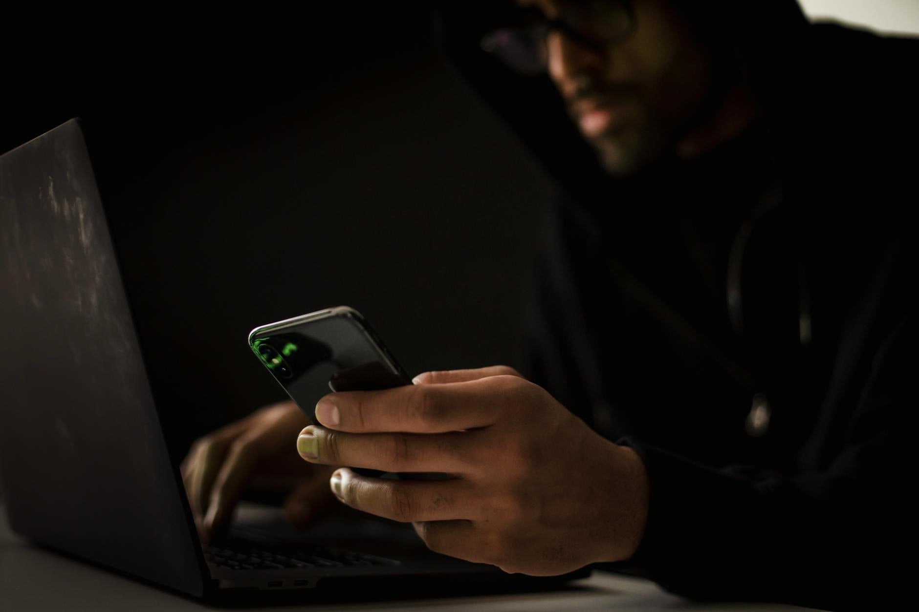 México enfrenta crisis de talento en ciberseguridad mientras instituciones niegan hackeos sin evidencia