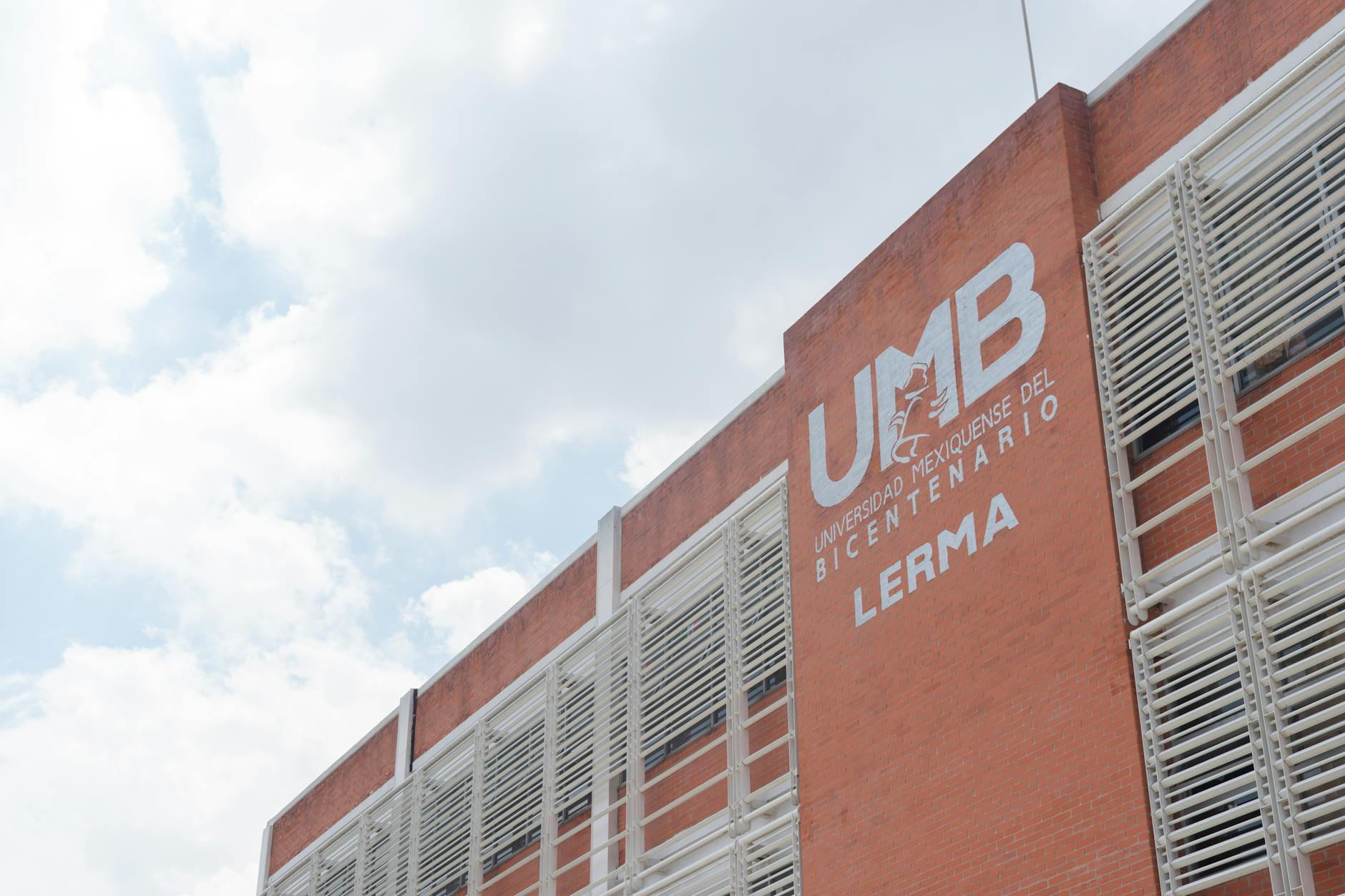 México oficializa Servicio Universal de Salud sin aclarar diferencias con sistema actual