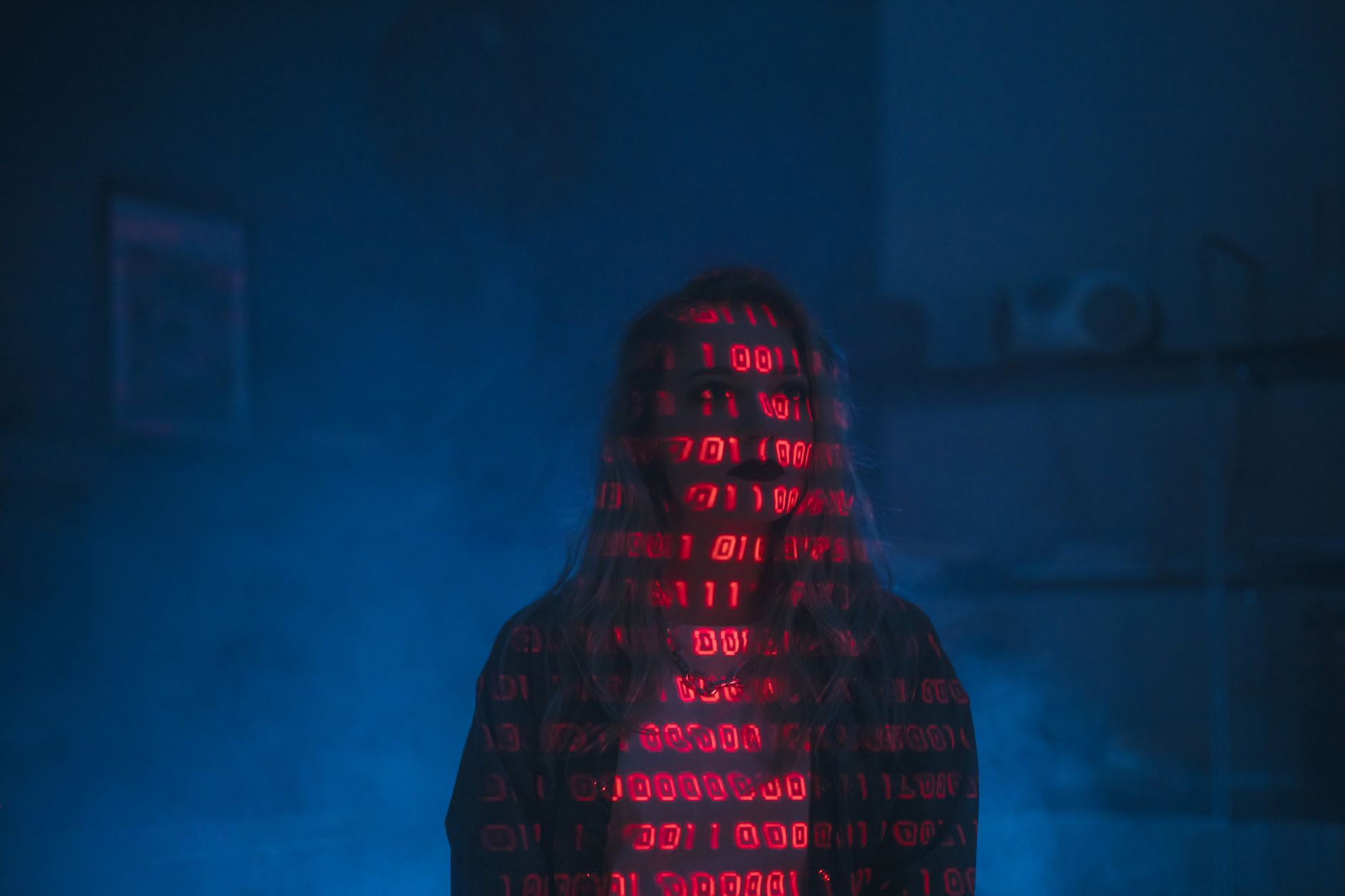 OpenAI entra a ciberseguridad corporativa con Check Point e IBM mientras brecha en proveedor de Apple expone riesgos