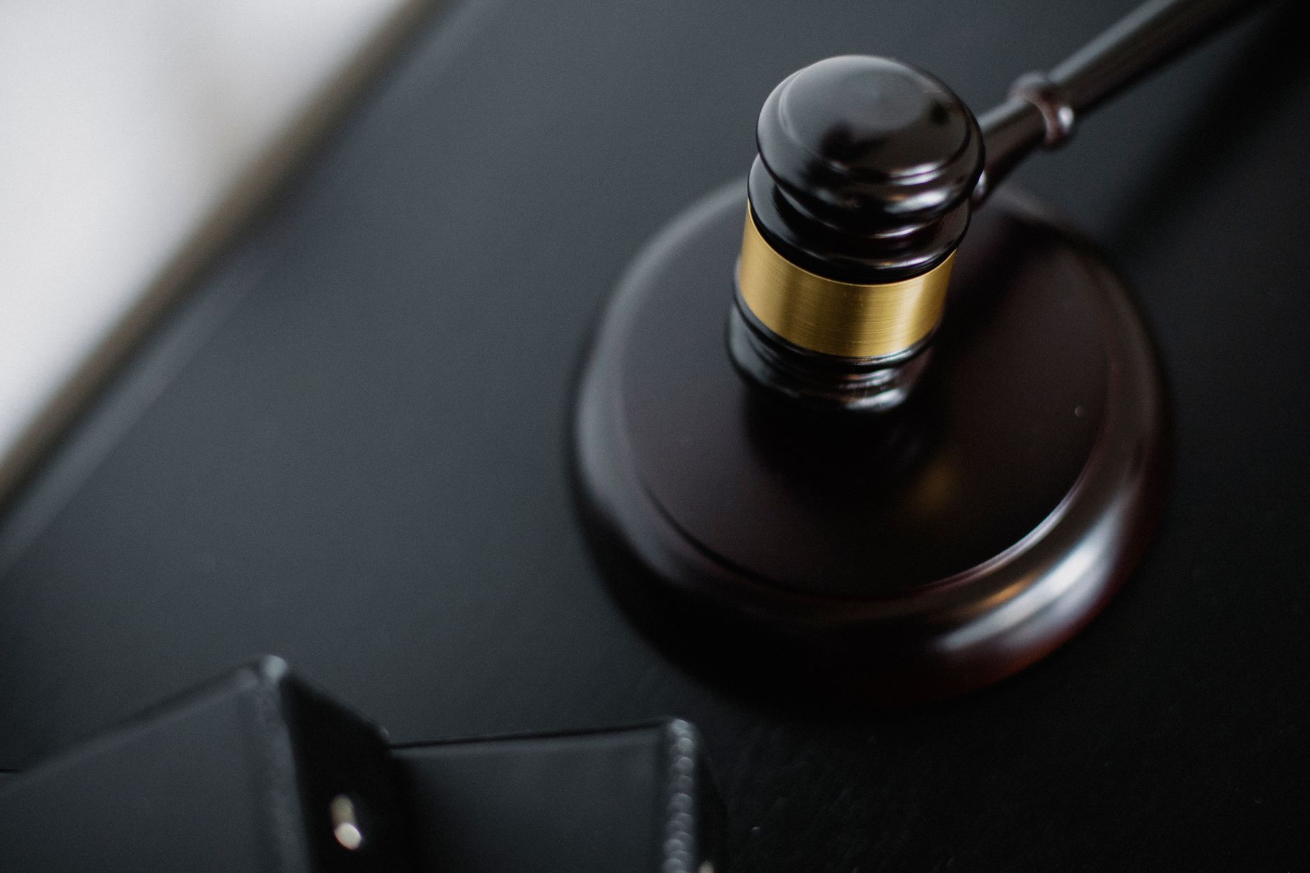 Reforma judicial cambia calendario a 2028 mientras acusaciones de persecución política carecen de evidencia
