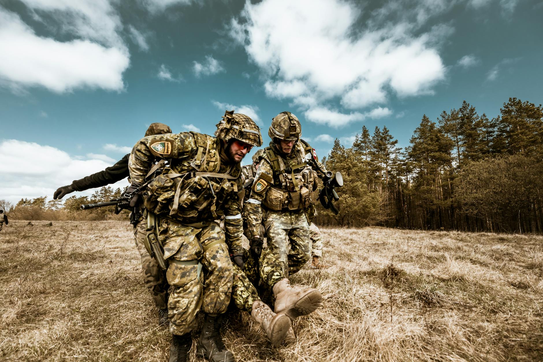 Tensión entre Estados Unidos e Irán: buscan piloto desaparecido tras derribo de aviones